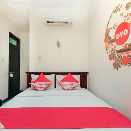 Hotel O Genteng Near Genteng Market Formerly Uno Hotel Сурабая Екстериор снимка