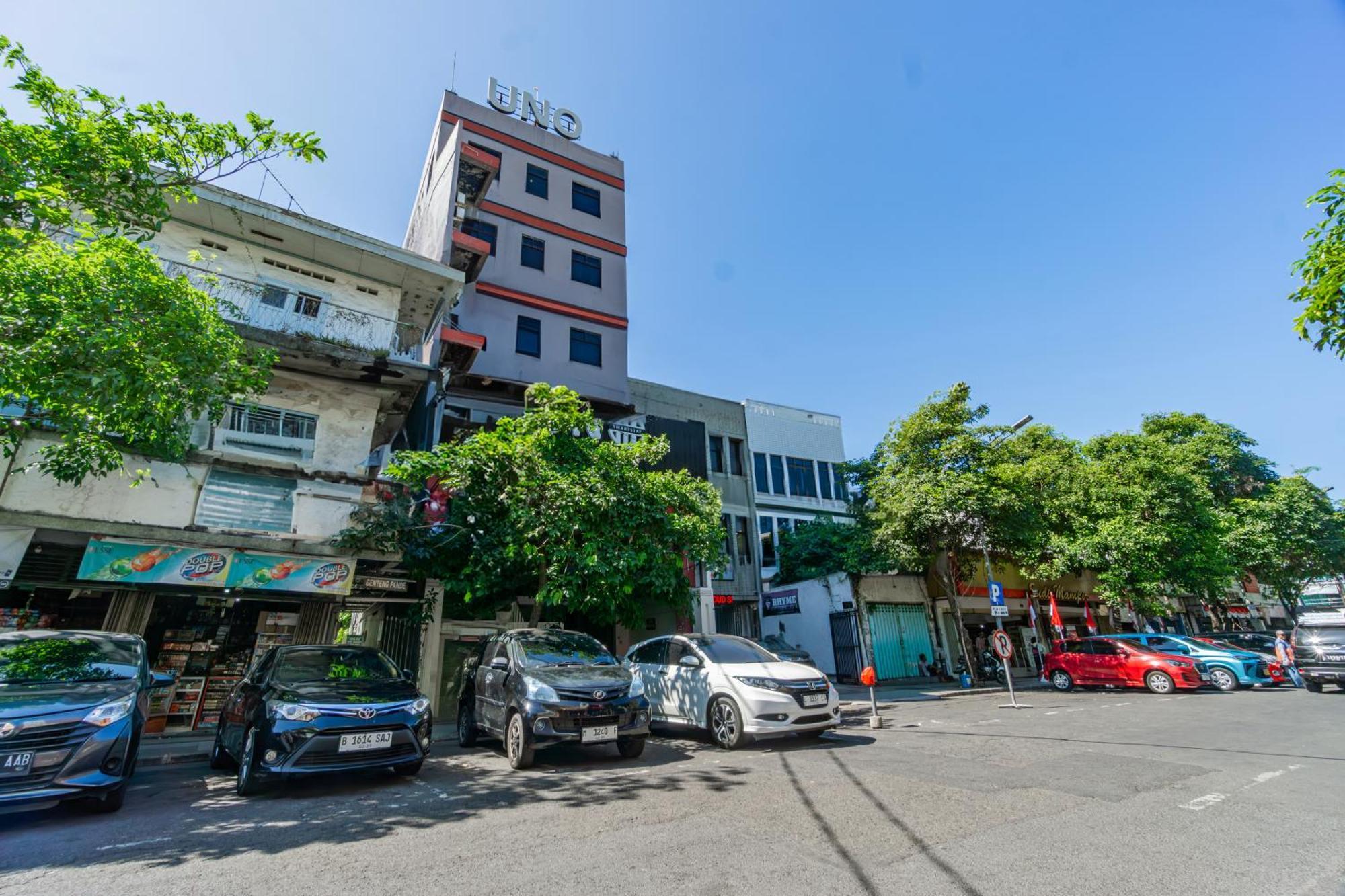 Hotel O Genteng Near Genteng Market Formerly Uno Hotel Сурабая Екстериор снимка